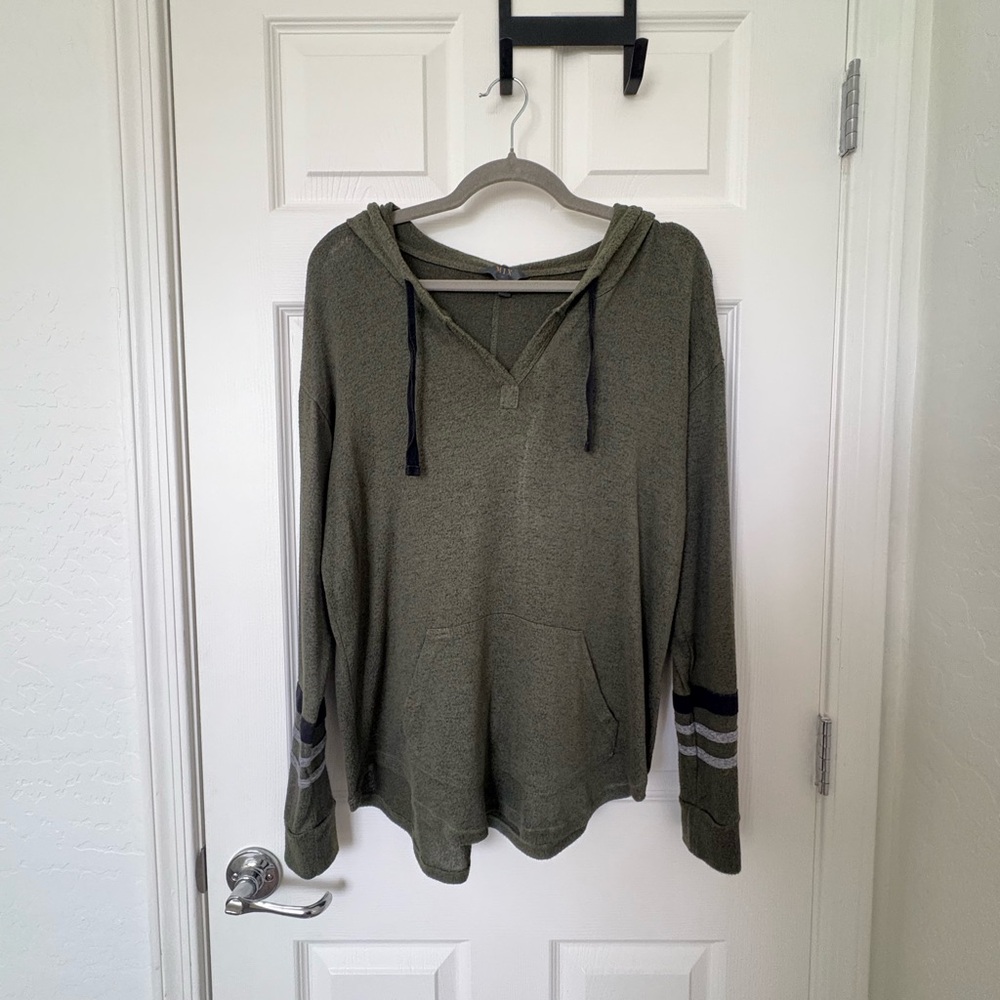 Mix By 41 Hawthorne / StitchFix | V-Neck Sweater Classic Knit | Medium
